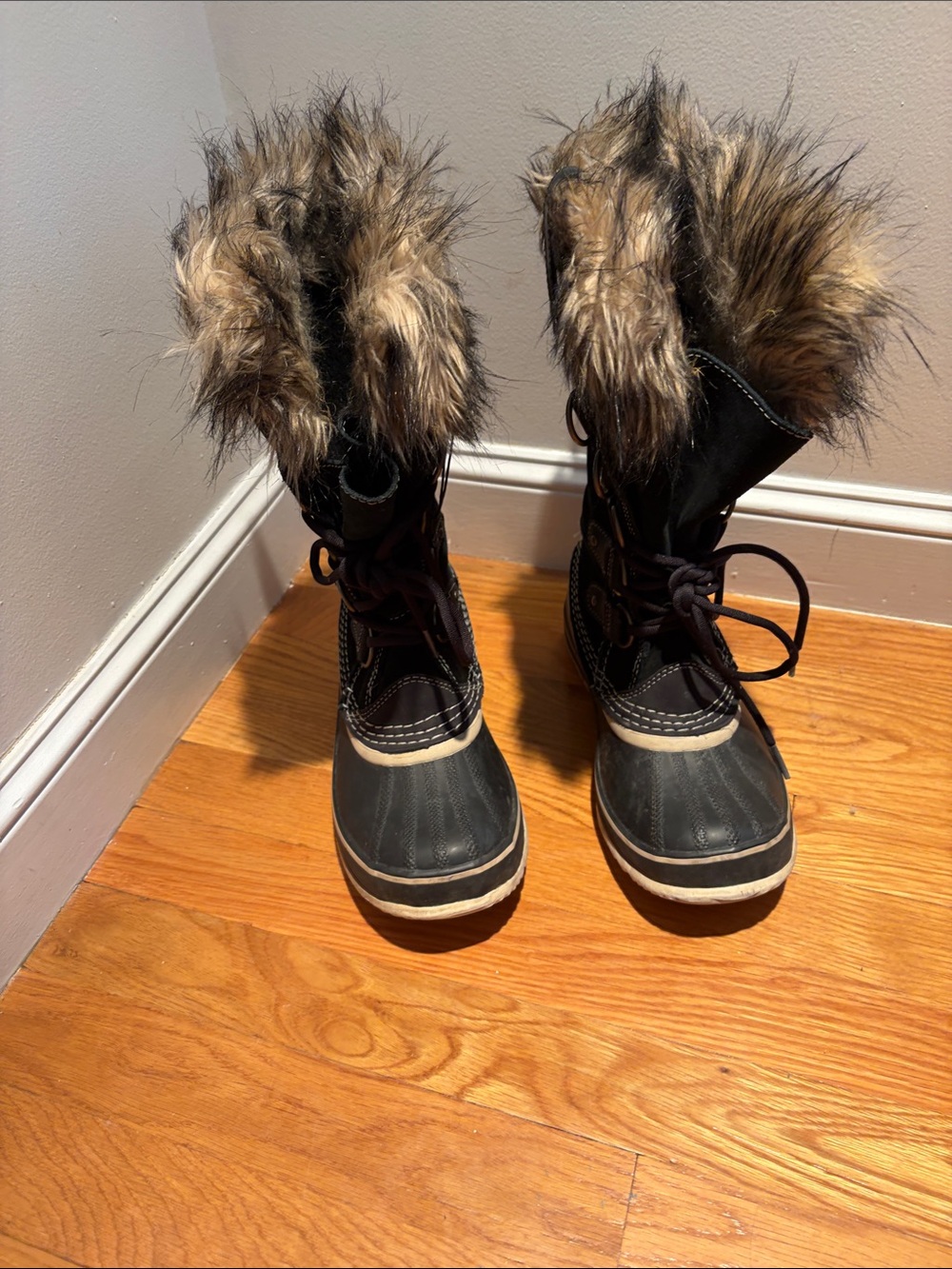 Sorrel Women’s Black Faux-Fur Winter Lace-Up Boots